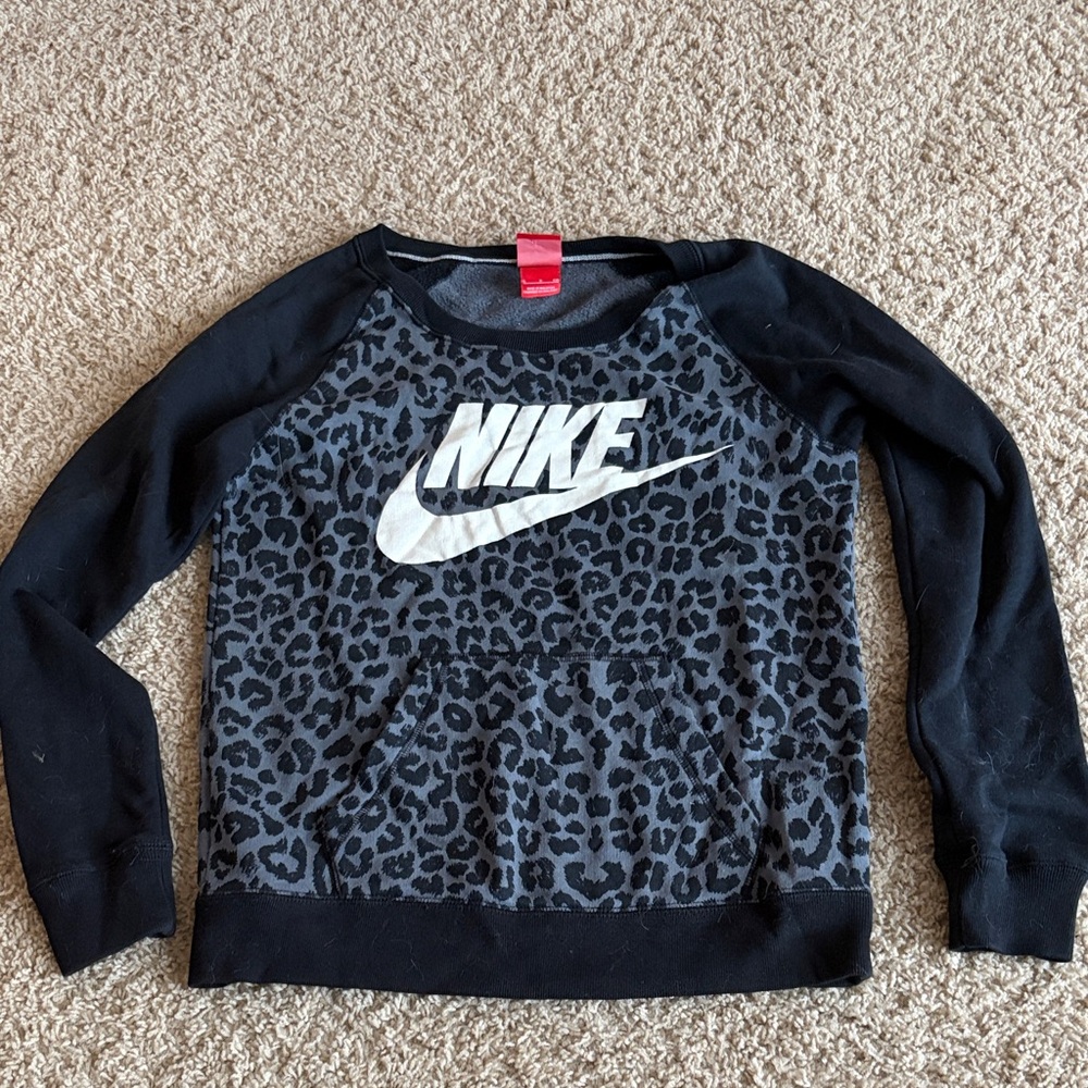 Nike Women's Gray and Black Leopard Sweater